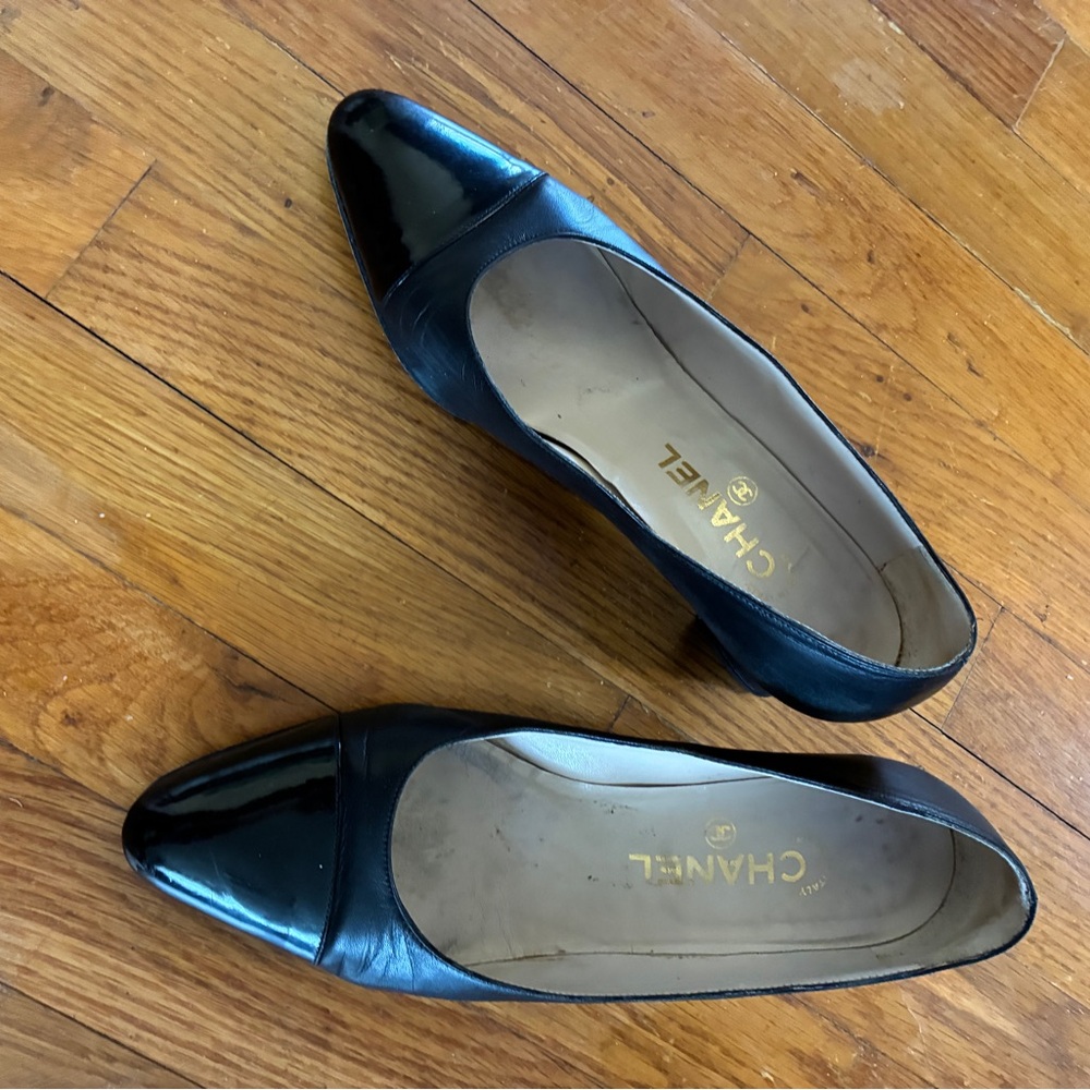 CHANEL Black Leather and Patent Toe Classic Pumps - Picture 5 of 9